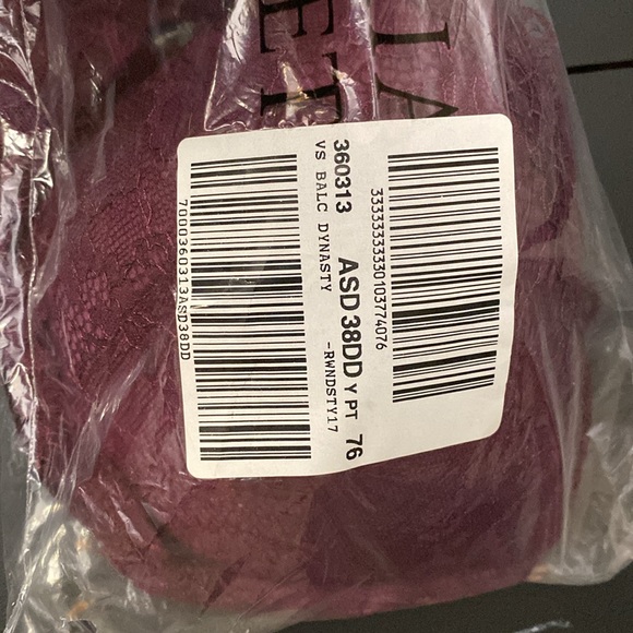 NWT VS balconette bra - Picture 2 of 3